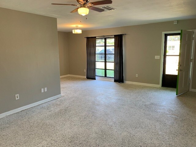 Sala familiar y comedor - 1367 Gainesville dr