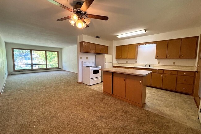 Building Photo - 2409 Fremont Ave