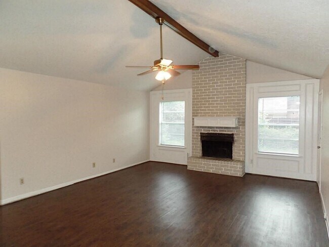 Foto del edificio - 8110 Amurwood Dr