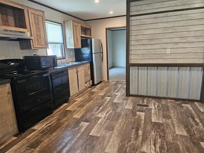 Building Photo - 112 Bosque