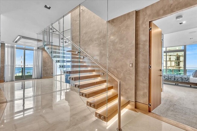 Building Photo - 200 Biscayne Blvd Way