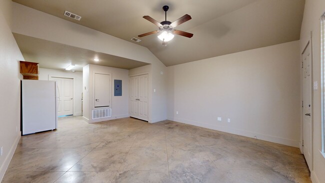 Building Photo - Cozy single family home in Temple