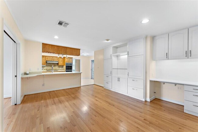 Foto del edificio - 8734 Fairbend St