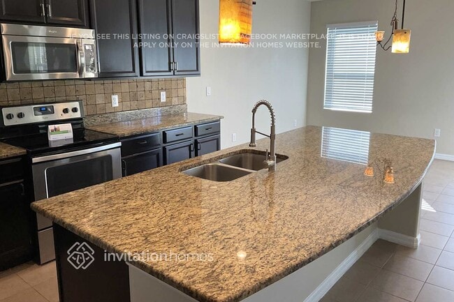 Building Photo - 18840 Deer Tracks Loop