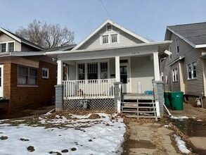 Building Photo - 2013 W Laura Ave