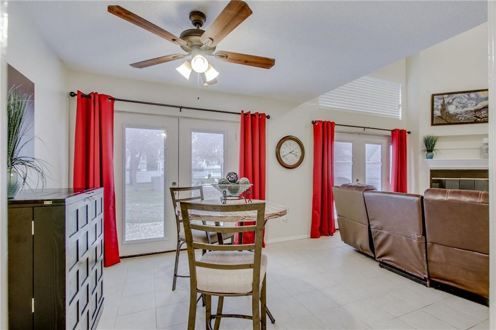 Photo - 631 Cimarron Trail (Irving, TX)