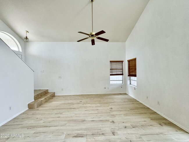 Building Photo - 3040 E Wahalla Ln