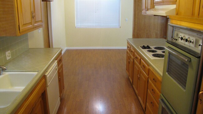 Building Photo - NOR 3 bedroom 2 bath