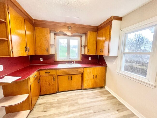 Building Photo - 3 Bed - 2 Bath Home in Lorain