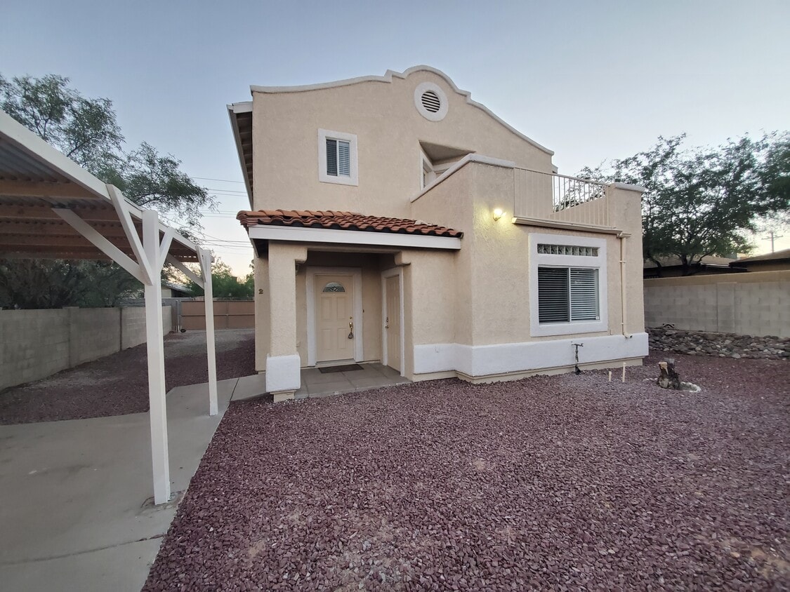 Primary Photo - 730 E Lester St