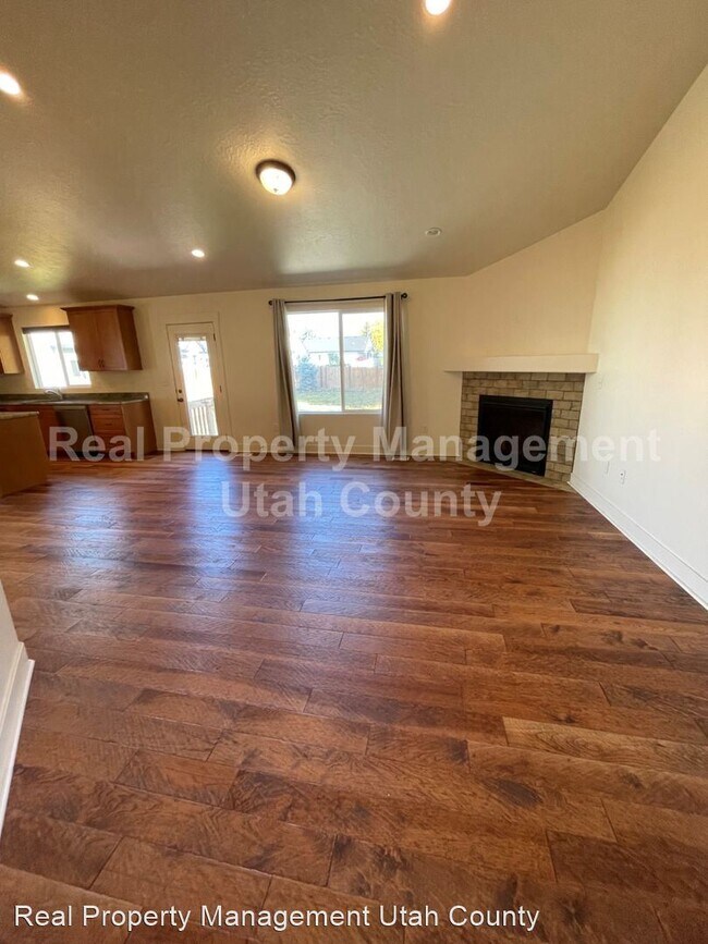 Building Photo - 3 br, 2.5 bath House - 458 N 400 W