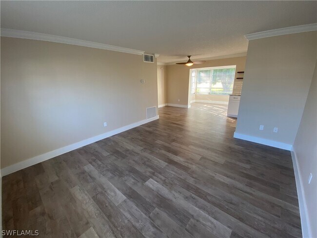 Building Photo - 1502 Edgewater Cir