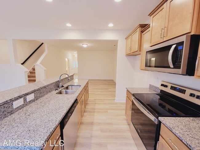 Building Photo - 3 br, 2.5 bath House - 106 Hanging Moss Trail