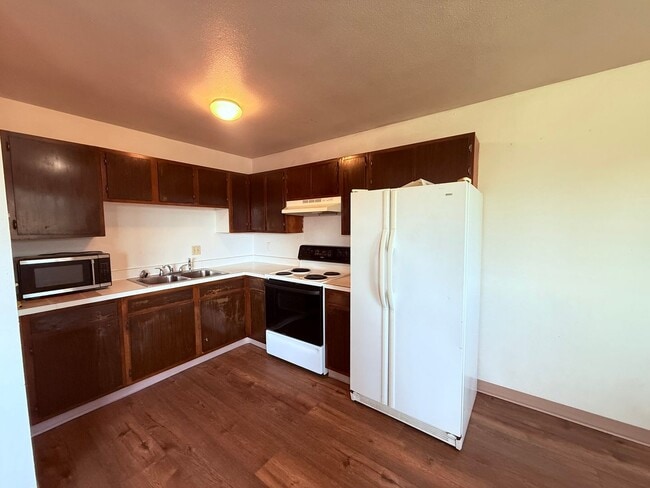 Building Photo - 1220 Purtov St