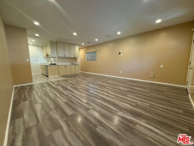 Building Photo - 9012 Eames Ave