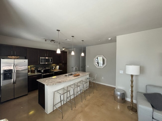 Building Photo - 4300 Cromwell Dr