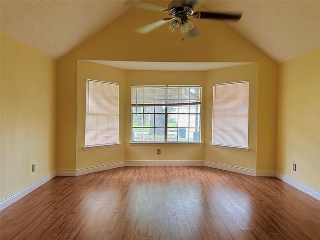 Building Photo - 3230 Meadway Dr