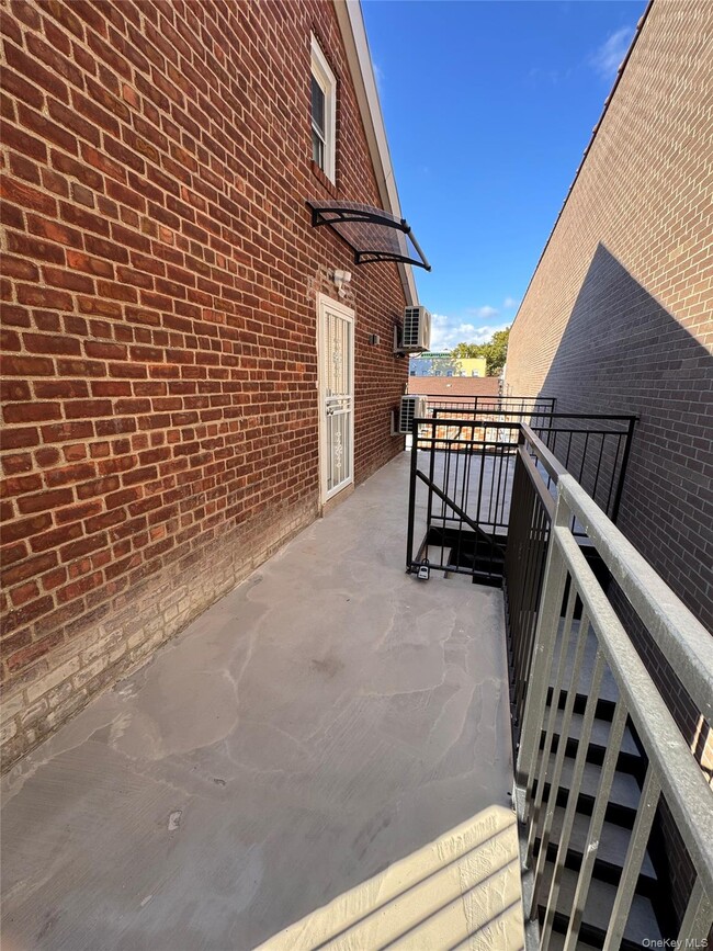 Building Photo - 609 Ovington Ave