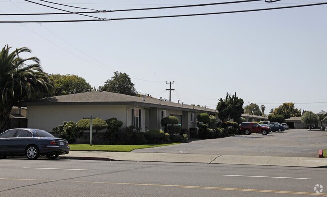 Primary Photo - Morpark Apartments