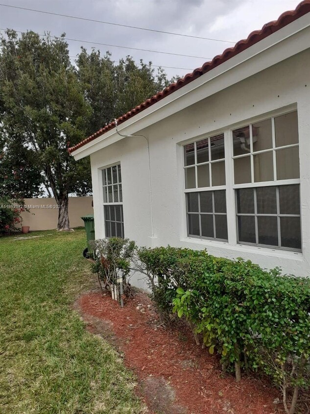 Primary Photo - 32 Gables Blvd