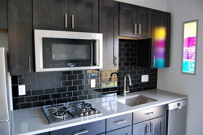 kitchen detail - 326 W 12th St