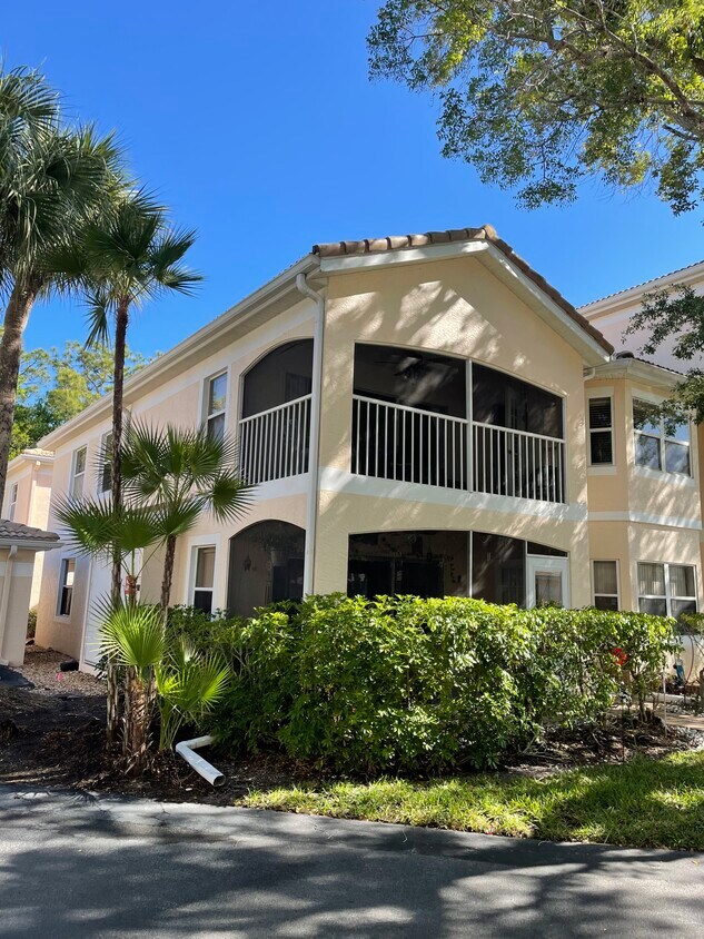 Front of the condo - 1096 Woodshire Ln