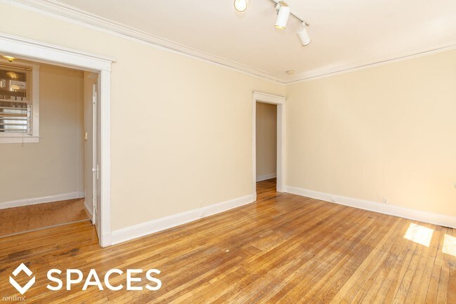 Building Photo - 4421 N Wolcott Ave