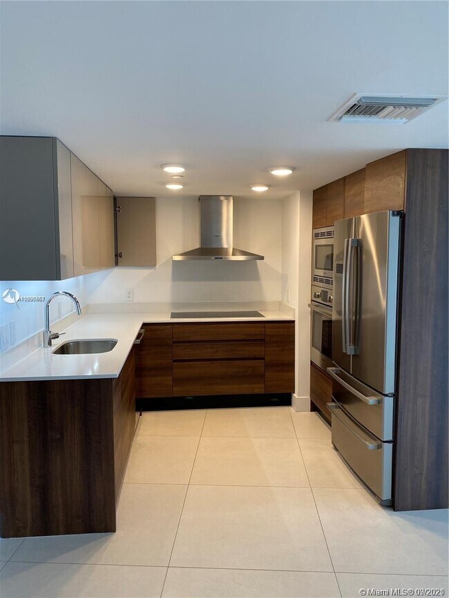 Foto del edificio - 9261 E Bay Harbor Dr