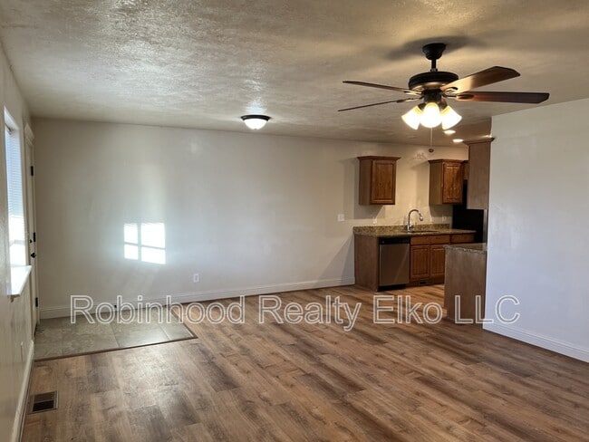 Building Photo - 279 Country Club Pkwy