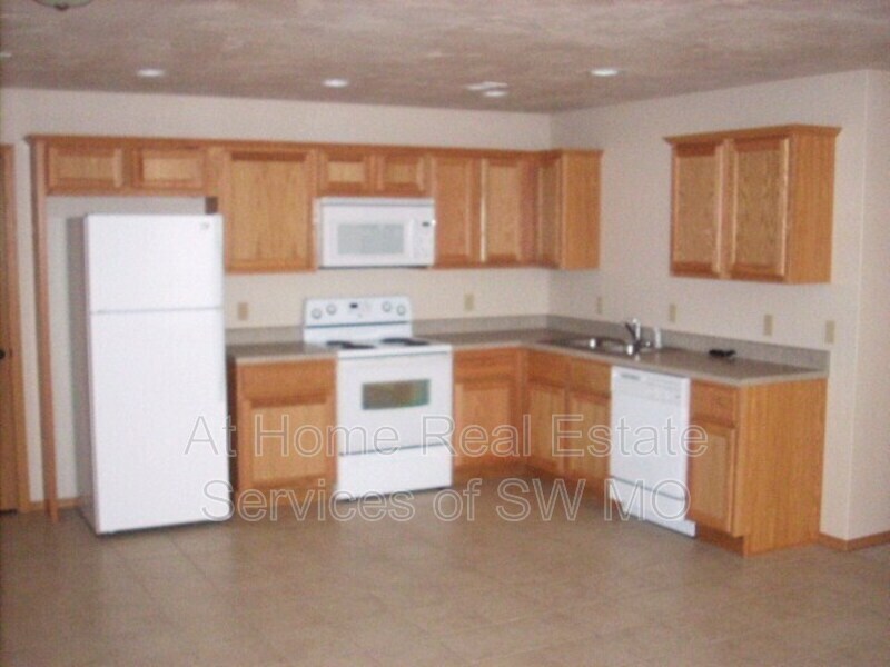 647 S Landen Ave, Republic, MO 65738 Condo for Rent in Republic, MO