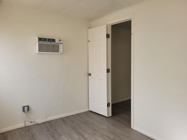 Building Photo - 1420 S Warner Dr