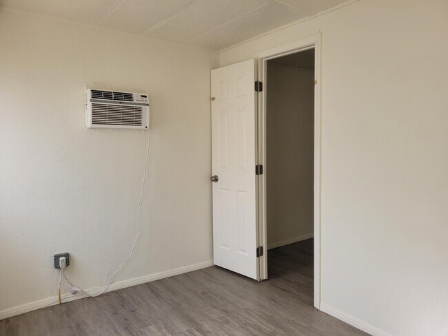 Foto del edificio - 1420 S Warner Dr