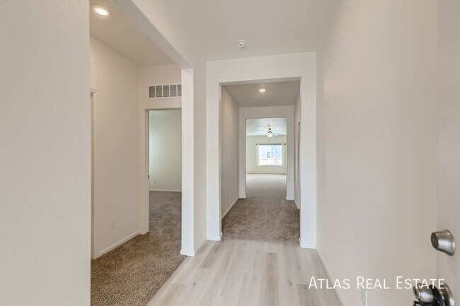 Foto del edificio - 987 Cascade Falls St