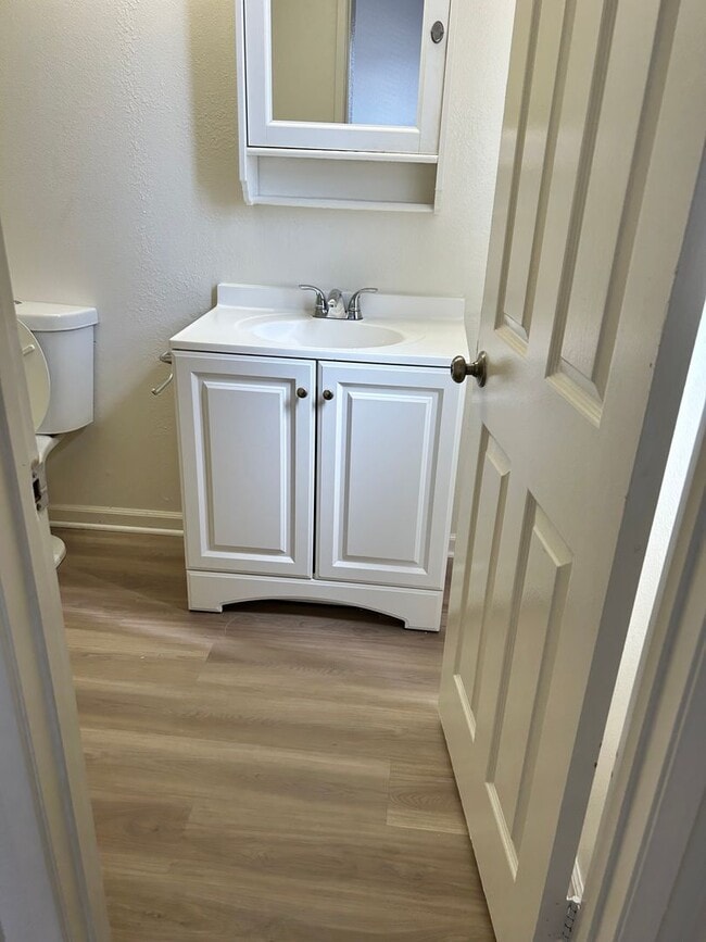 Building Photo - Beautiful 2b2.5b Condo in a great area of ...