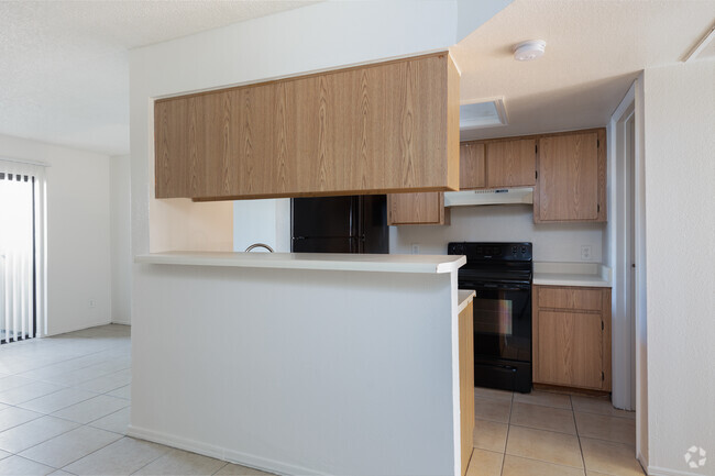 1BR, 1BA - 750SF - Kitchen - Highland Terrace