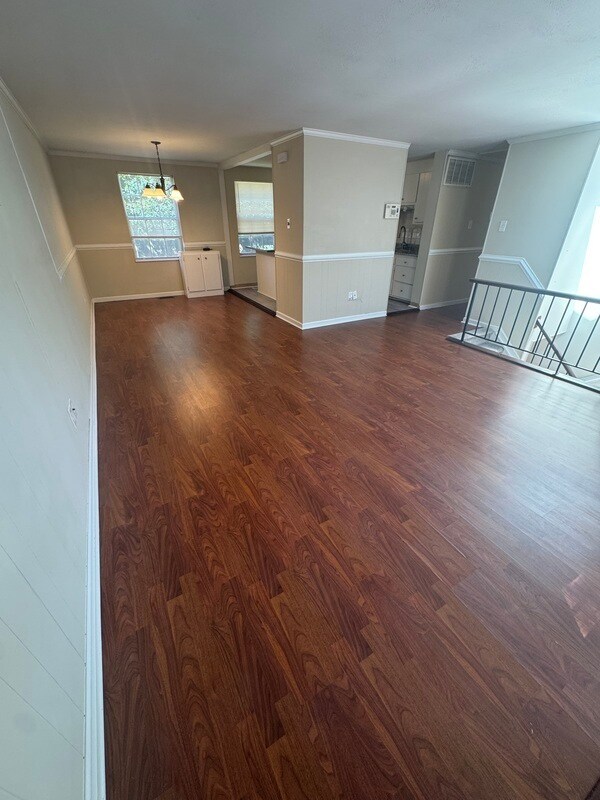 Foto del edificio - 4020 Laurelwood Rd