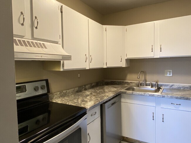 Building Photo - THE VILLAGES SOUTH 300