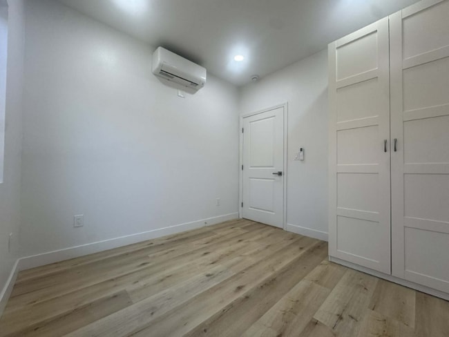 Foto del edificio - 8358 Menkar Rd