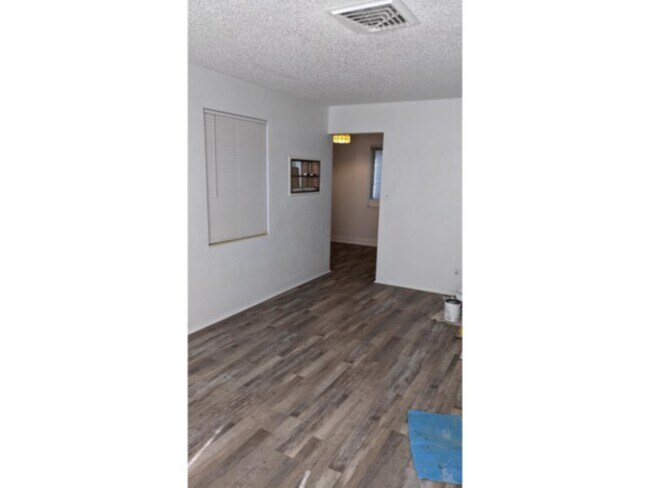 Foto del edificio - Steps from the Beach! 2 Bedroom 1 Bath Bun...