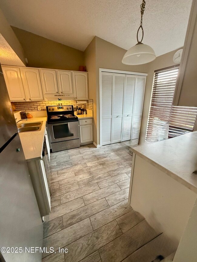 Building Photo - 636 Aquatic Dr