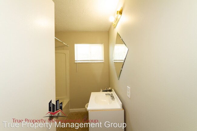 Building Photo - 3 br, 2 bath House - 7527 E. Raymond St
