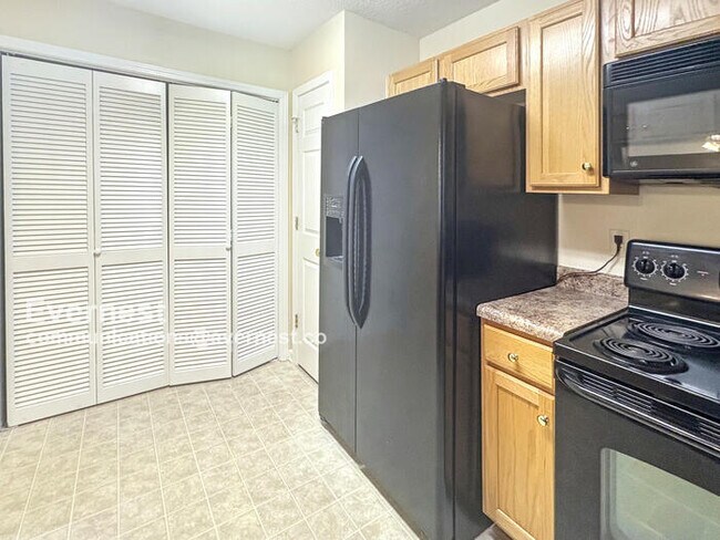 Foto del edificio - 5229 Falling Creek Ln