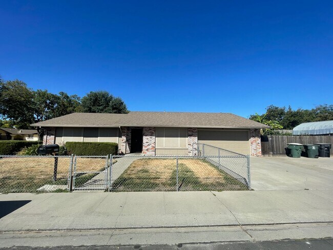 Foto del edificio - Single story located in East Modesto neighborhood!