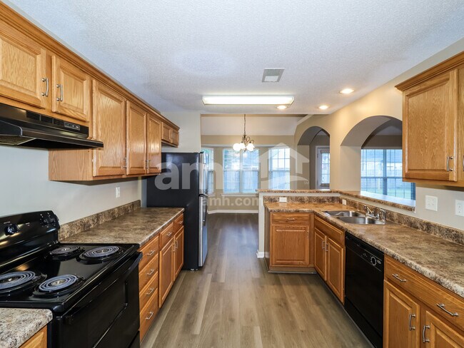 Foto del edificio - 5664 Tulip Grove Dr