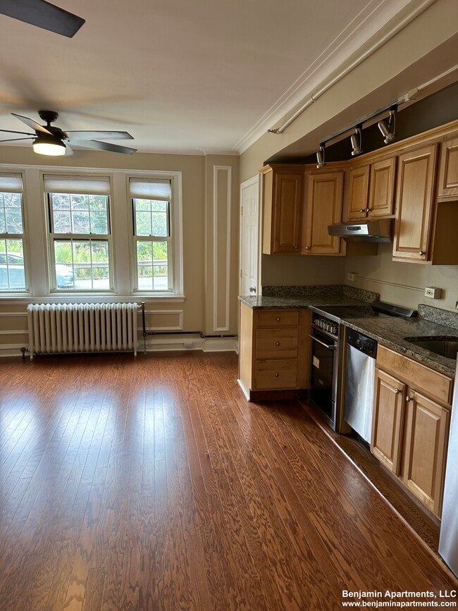 Building Photo - 1450 Beacon St