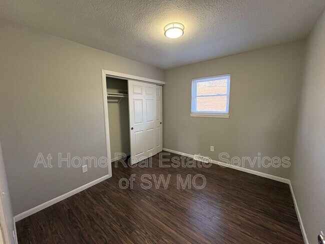 Foto del edificio - 1164 S Hillcrest Ave