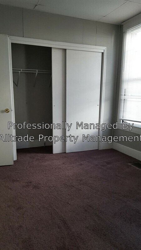 Building Photo - 3752 Powell Ave