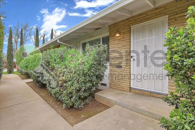 Foto del edificio - 6705 Greenback Ln