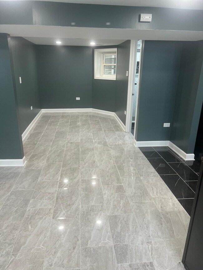 Foto del edificio - 6164 N Hamilton Ave