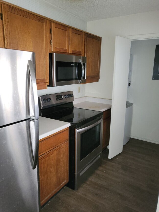 Foto del edificio - 1741 Crest Grove Dr